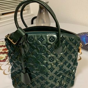 Rise-on LOUIS VUITTON Monogram Fascination Locket Patent Handbag